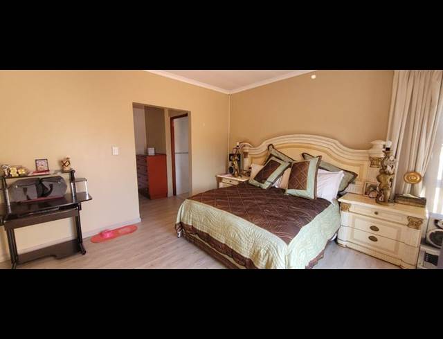 4 BEDROOM HOUSE FOR SALE IN MULBARTON